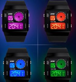 Zwei Digitaluhr-Plastikbügel Zeit-Zonen-Sport Mutifunction Mit 5 Farbhintergrundbeleuchtung