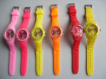 Bunte kundenspezifische Silikon-Manschetten-Uhr das Uhrenarmband prägte,/Silikon-