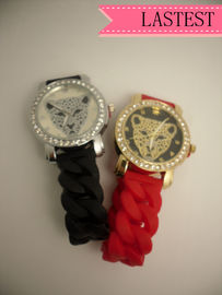 Leopard-Kristallsilikon-Manschetten-Uhr rot/Schwarzes nicht ätzend
