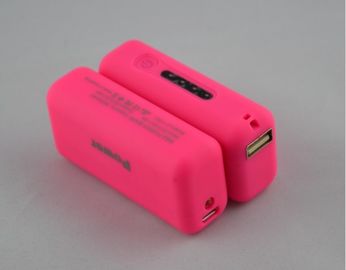 tragbare Energie-Bank 2600mAh USB mit LED-Licht, rot/Rosa/Grün