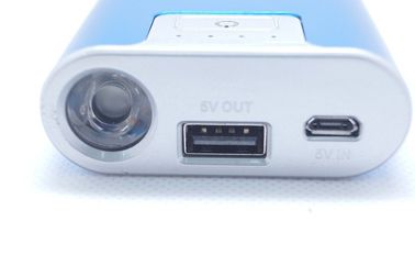 Tragbare Energie-Bank 6600mAh Digitalkamera-Metall-USBs mit LED-Fackel