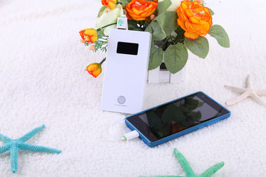 gab tragbare Bank der Energie 5000mAh für tragbare Geräte mit Lcd-Anzeige 5V 2.1A DC aus