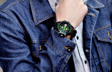 Soem-Mann-Doppelzeit-Zonen-analog-digitale Armbanduhr mit stündlichem Glockenspiel