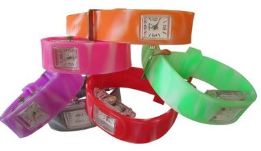 Zufällige stilvolle Armbanduhr-flexible Bewegung LED Digital für Jungen/Mädchen
