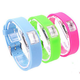 Kundenspezifische grüne Mode-Armbanduhr Digital des Silikon-Band-LED mit veränderbarer Batterie