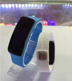 Armbanduhr des Kunststoffkoffer-LED Digital mit Magnet-Schnallen-Sport-Armband