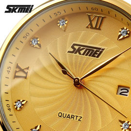 Mann-goldene Skala-Metallbügel-Uhr-kundenspezifisches Logo mit Kalender-Anzeige
