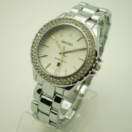Edelstahlquarzuhren für Frauen, die Armbanduhr der Frauen mit Diamanten