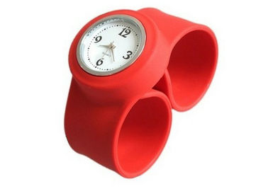 Modischen rotes Armband weiß Zifferblatt Silikon Slap Armband Uhren für Bussiness-Förderung Geschenk