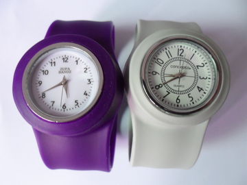 Umweltfreundliche Digital-Silikon-Band-Uhr-purpurroter Luxus für Kinder