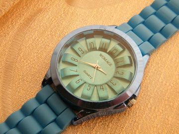 Skala-erwachsene Silikon-Uhr-Analoganzeige-Antischock-Uhren des Gänseblümchen-3D